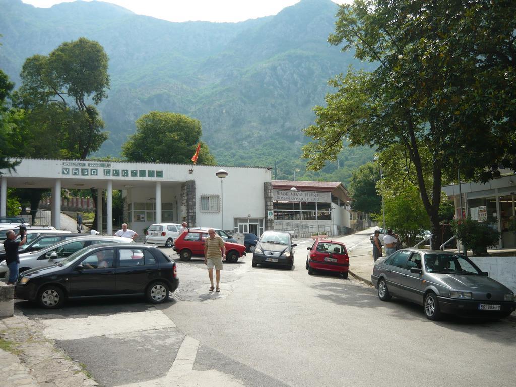 Rooms Banicevic Risan Buitenkant foto