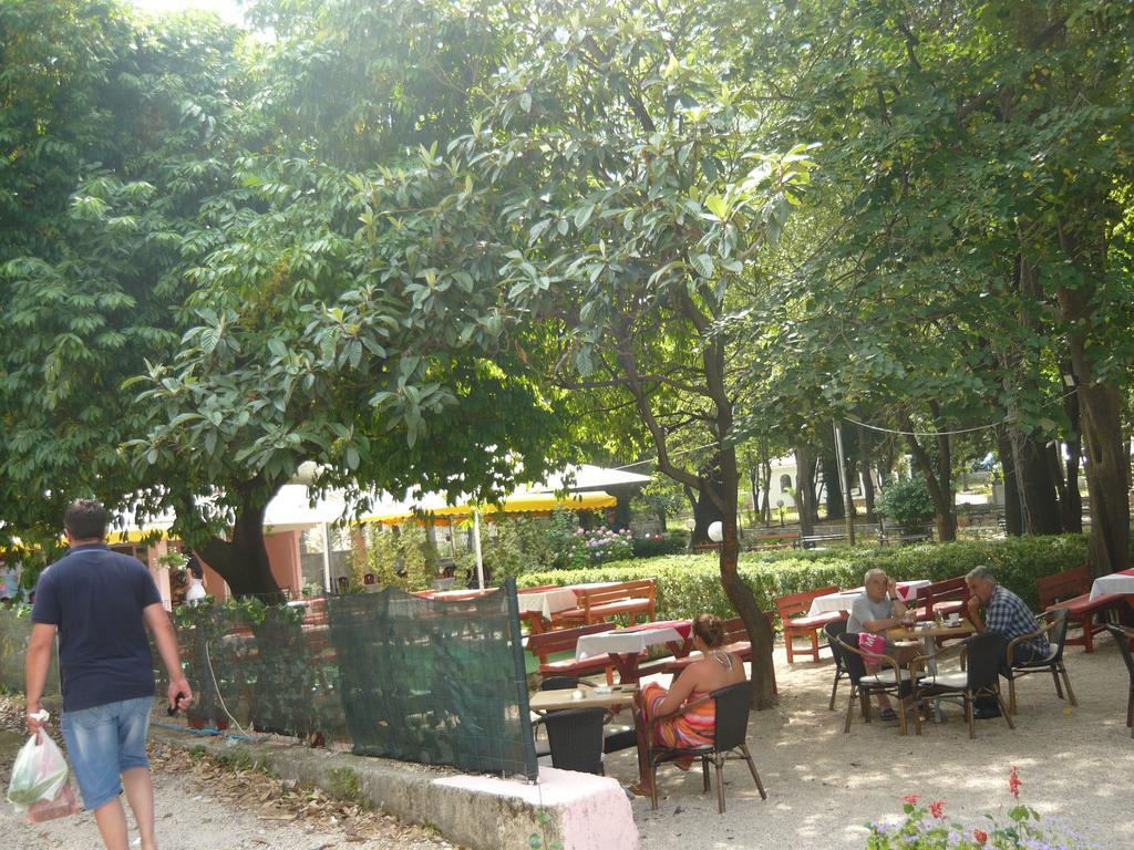 Rooms Banicevic Risan Buitenkant foto