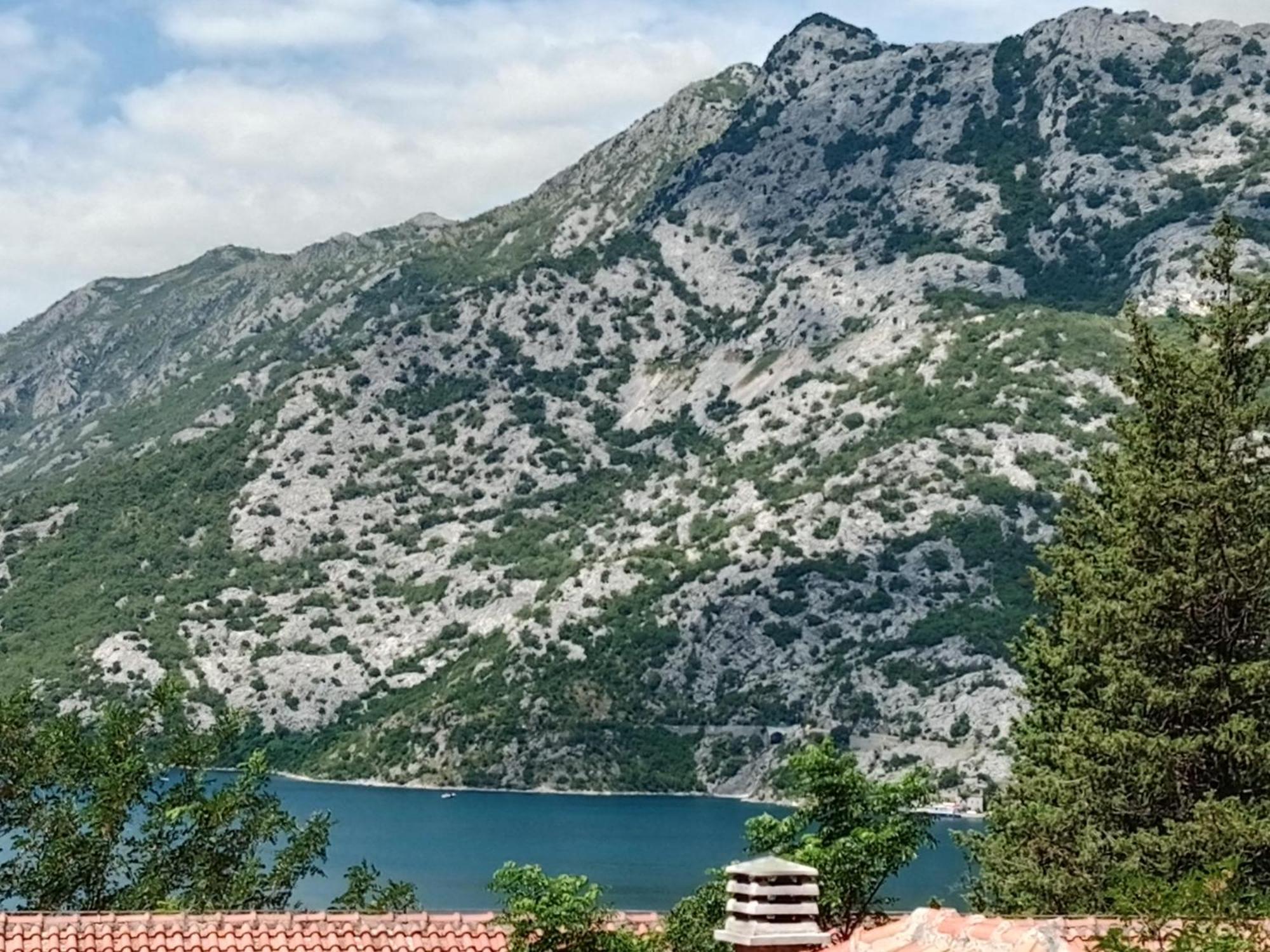 Rooms Banicevic Risan Buitenkant foto
