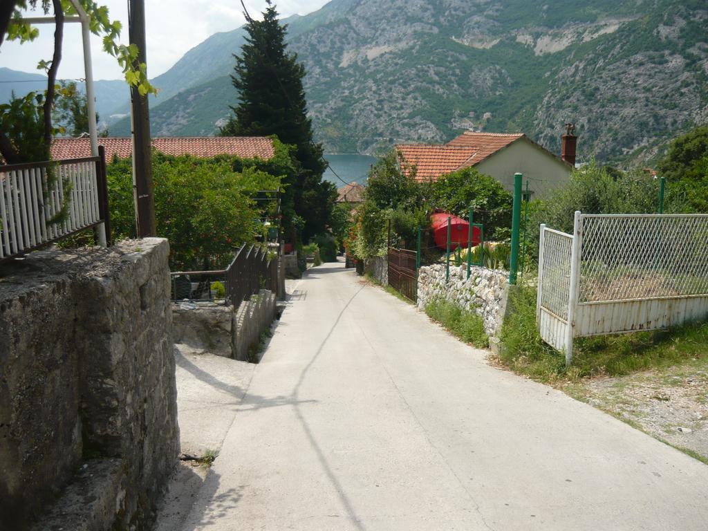 Rooms Banicevic Risan Buitenkant foto