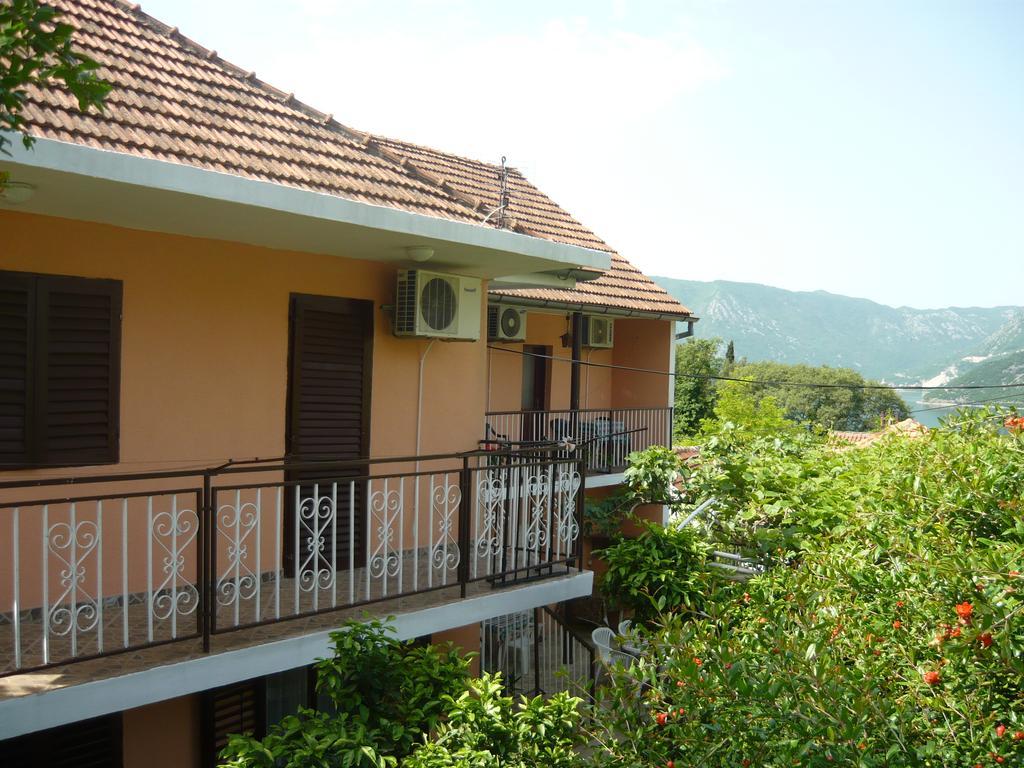 Rooms Banicevic Risan Buitenkant foto